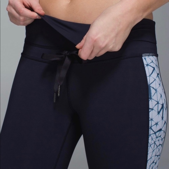 Lululemon Retreat 7/8 Pant Naval Blue Crushed Silver Fox Deep Navy Sz 6 - Picture 2 of 8